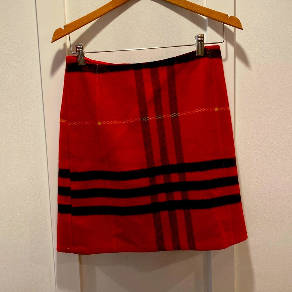 Burberry Women’s red and black plaid skirt